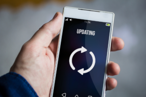 A importância da atualização de software em smartphones: benefícios e precauções